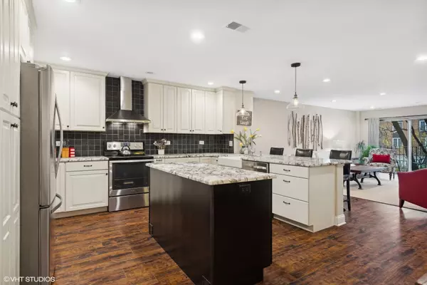 Glen Ellyn, IL 60137,445 N Park BLVD #2B