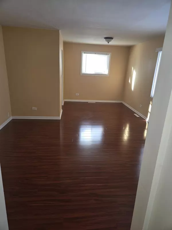 Mundelein, IL 60060,169 N Greenview AVE