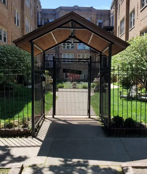 1635 W Pratt BLVD #2N, Chicago, IL 60626