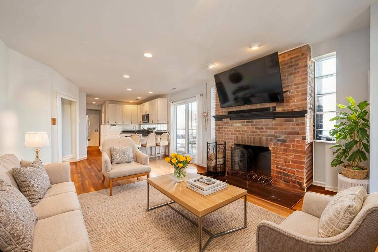 Chicago, IL 60622,1020 N MOZART ST #2