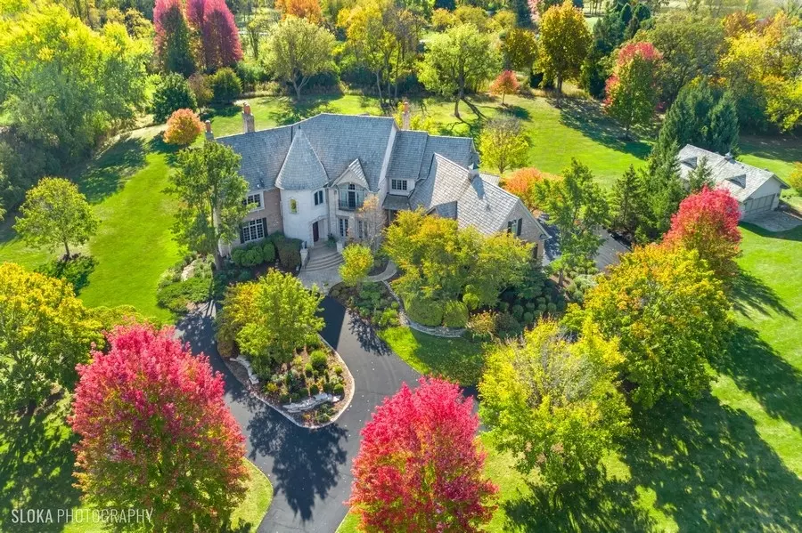 10 Porter School RD, Barrington, IL 60010