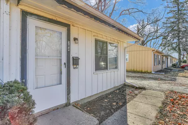 Urbana, IL 61802,704 S Scottswood DR