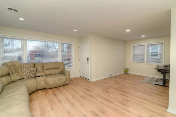 Evanston, IL 60202,1810 Monroe ST
