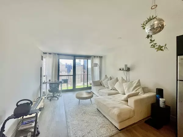 Chicago, IL 60611,10 E ONTARIO ST #2912