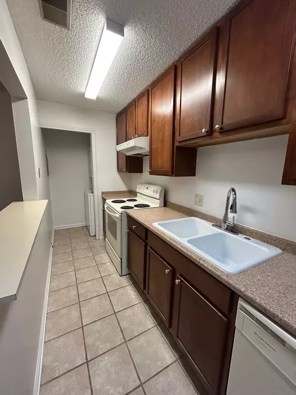 Palatine, IL 60074,2020 N Rand RD #109