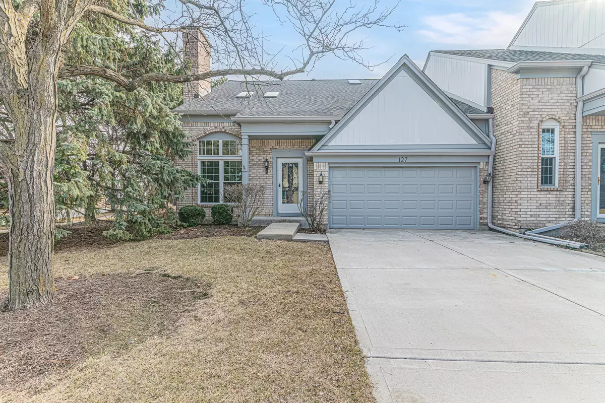 Bloomingdale, IL 60108,127 Biarritz CT