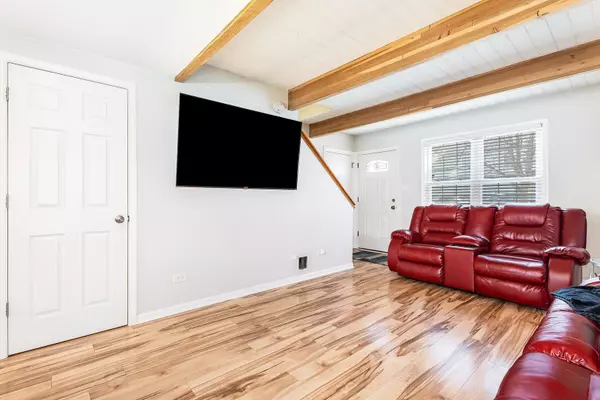 Round Lake Beach, IL 60073,547 Meadow Hill LN