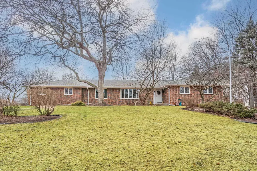 3713 Cherokee DR, Johnsburg, IL 60051