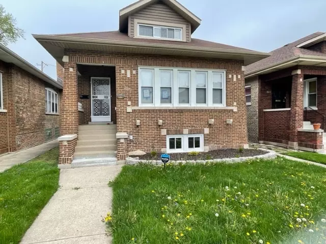 8035 S Oglesby AVE, Chicago, IL 60617