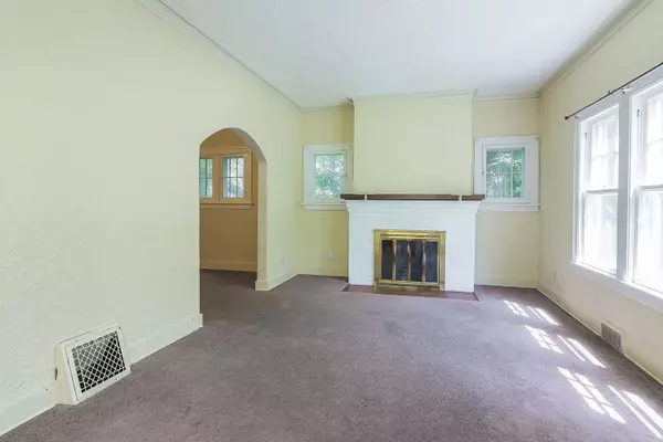 Aurora, IL 60506,831 W Galena BLVD