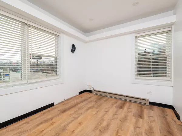 Chicago, IL 60646,6324 N Milwaukee AVE