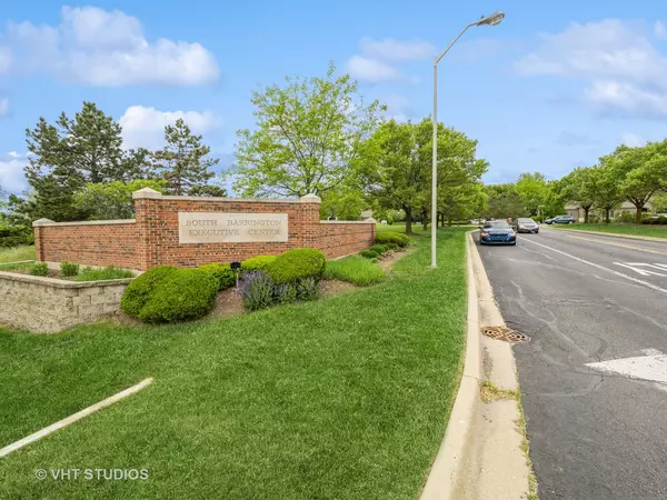 18 Executive CT, South Barrington, IL 60010