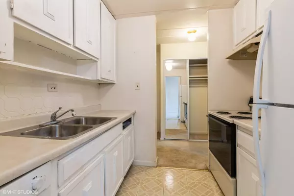 Prospect Heights, IL 60070,16 E Old Willow RD #303S