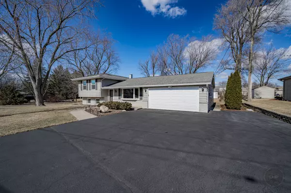 Downers Grove, IL 60515,740 79th PL