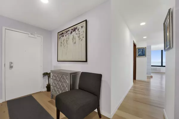 Chicago, IL 60601,155 N HARBOR DR #212-213