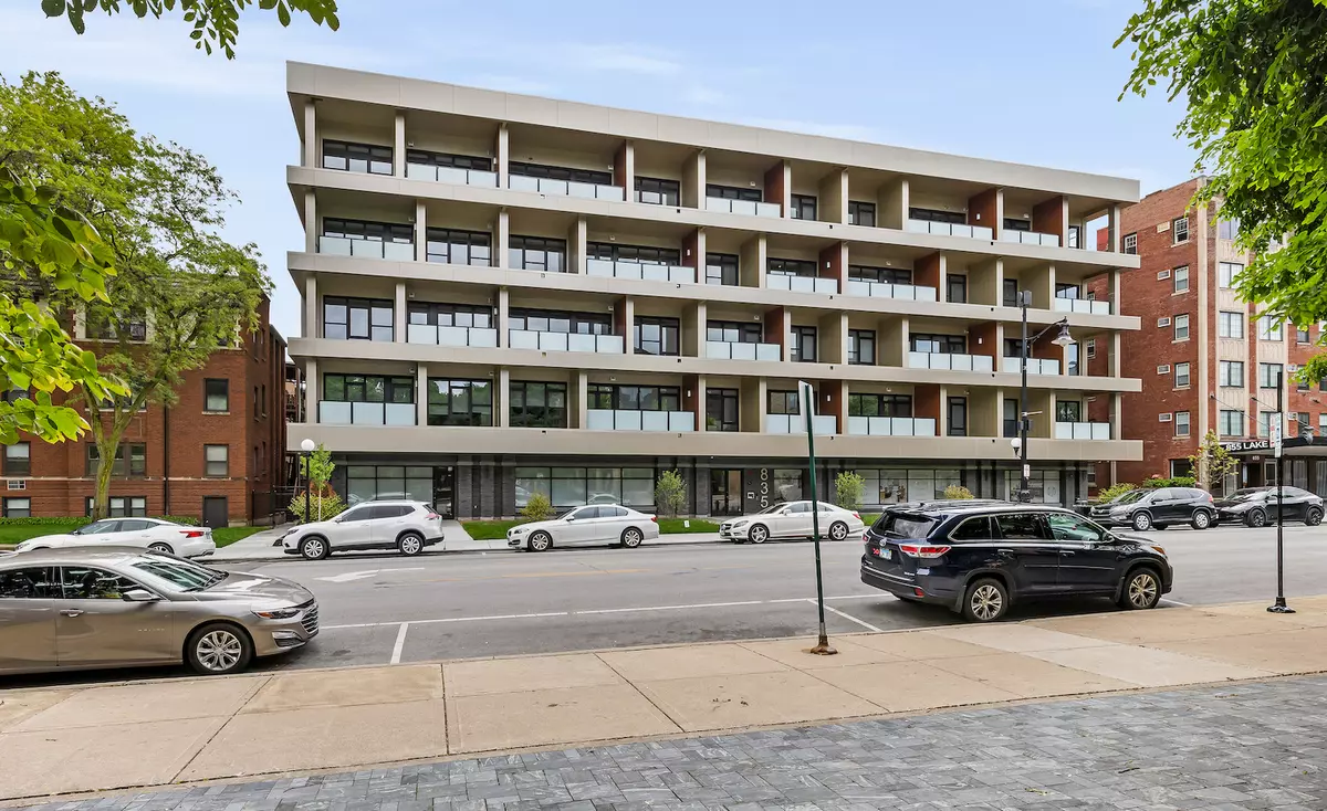 Oak Park, IL 60301,835 Lake ST #416