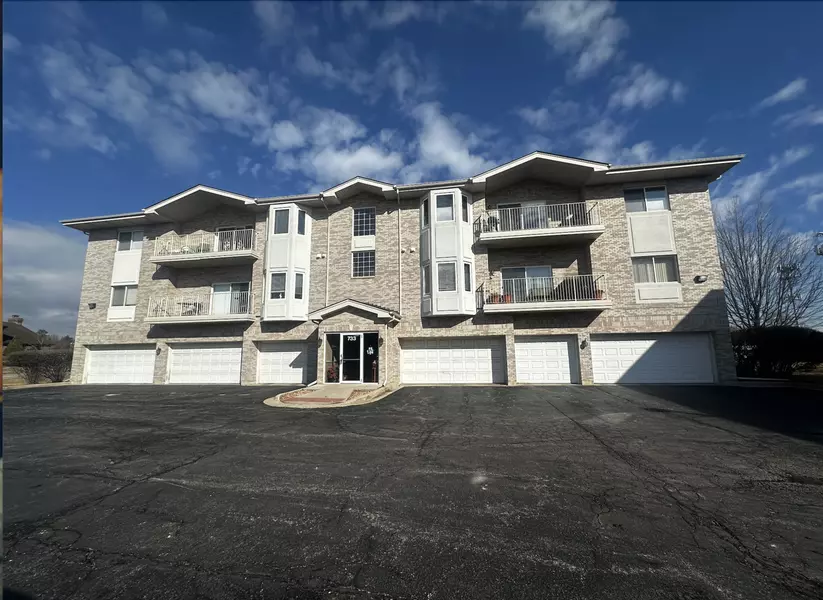 733 N 5th AVE #201, Addison, IL 60101