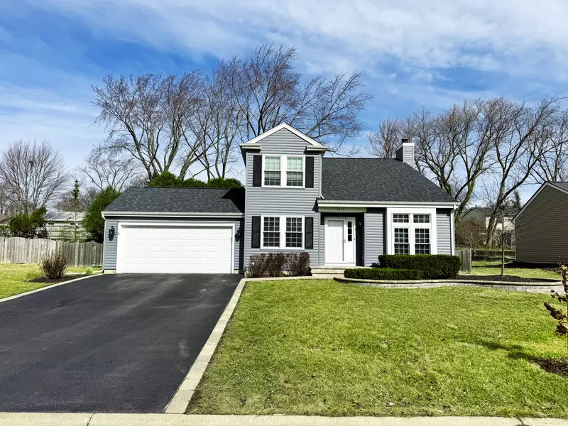 1055 Brittany RD, Lake Zurich, IL 60047