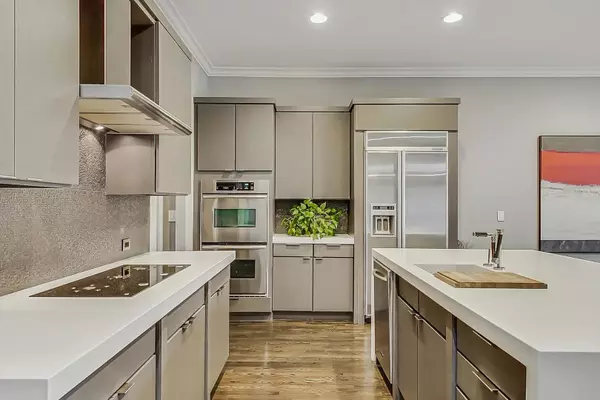 Arlington Heights, IL 60004,1418 E Northwest HWY