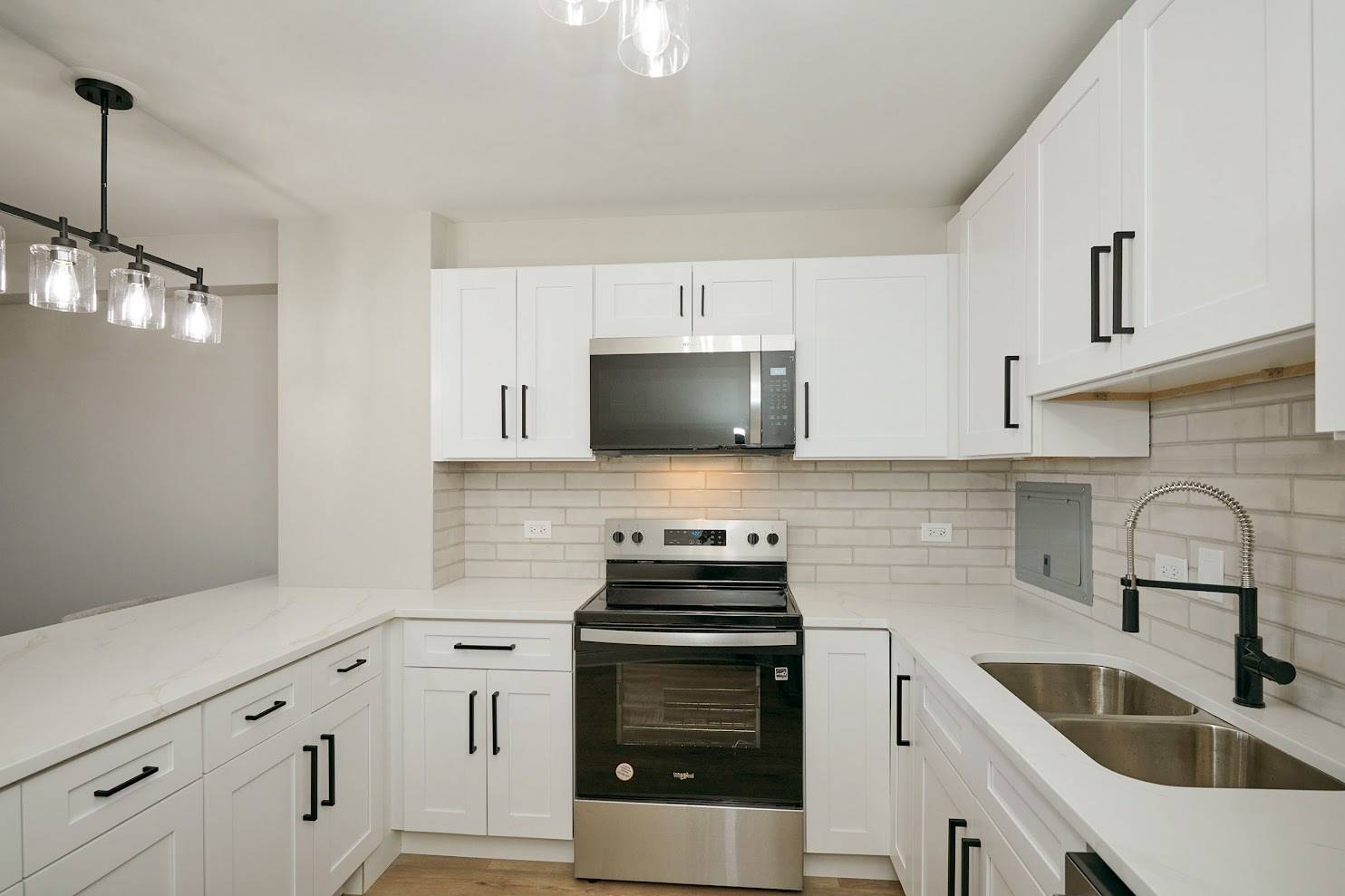 Chicago, IL 60657,555 W Cornelia AVE #1201