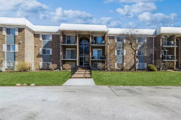 1531 N Windsor DR #312, Arlington Heights, IL 60004