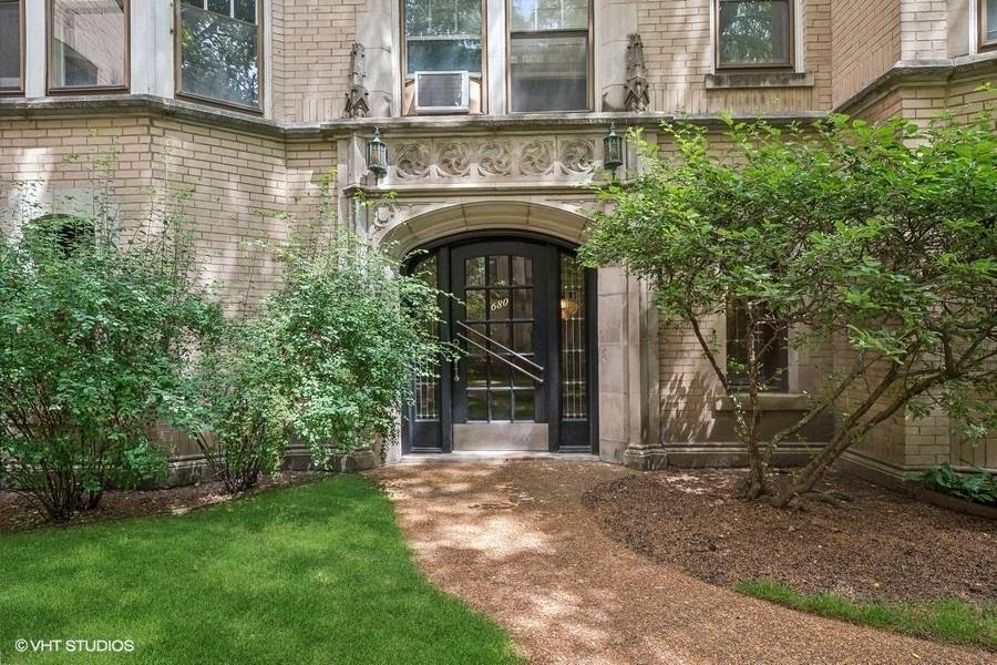 Evanston, IL 60202,680 Hinman AVE #2H