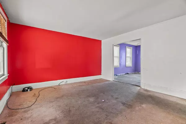 Chicago, IL 60617,2808 E 93rd ST