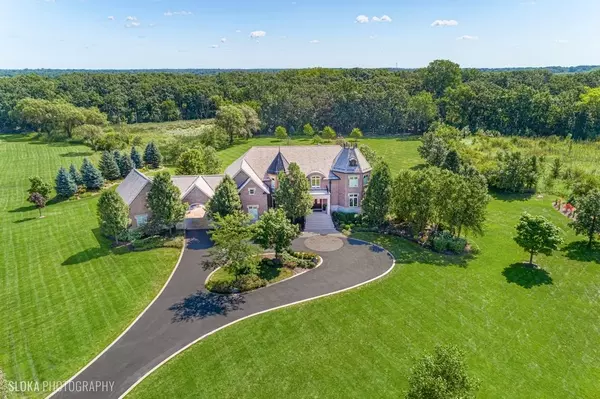 7 Jennifer CT, Barrington Hills, IL 60010