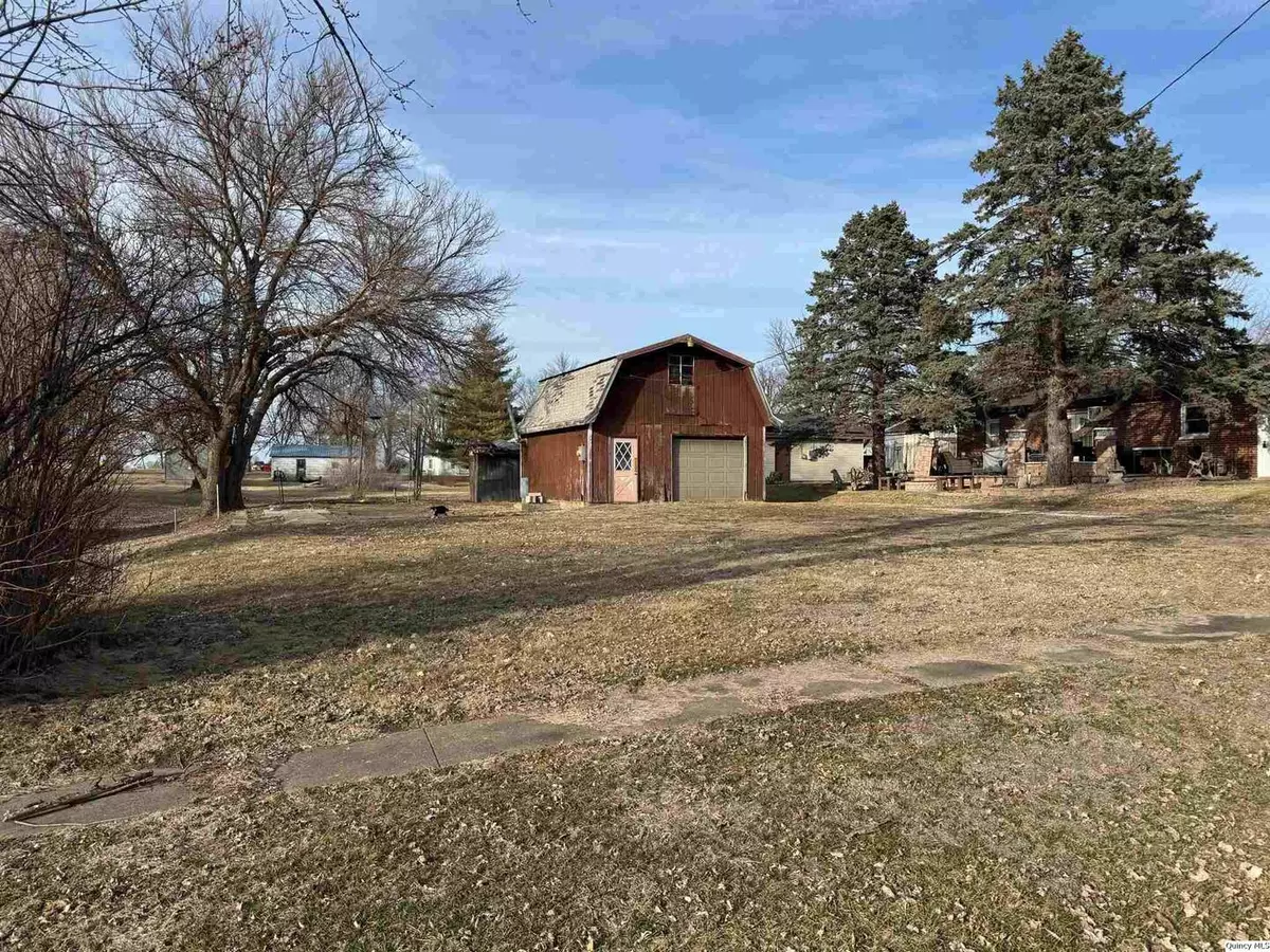 Camp Point, IL 62320,404 W State