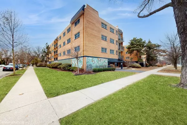 Oak Park, IL 60302,333 S East AVE #404