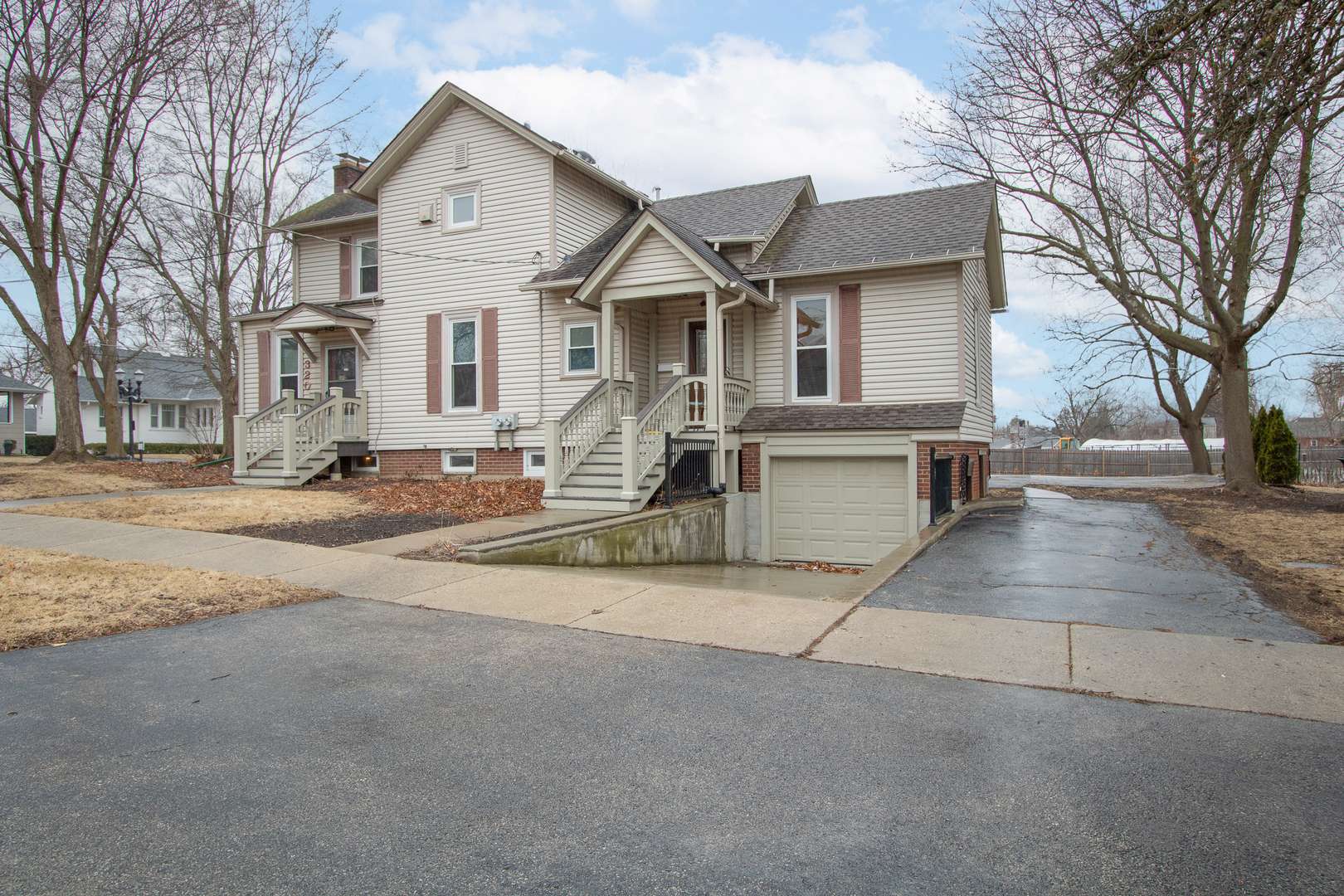 Barrington, IL 60010,320 W Main ST