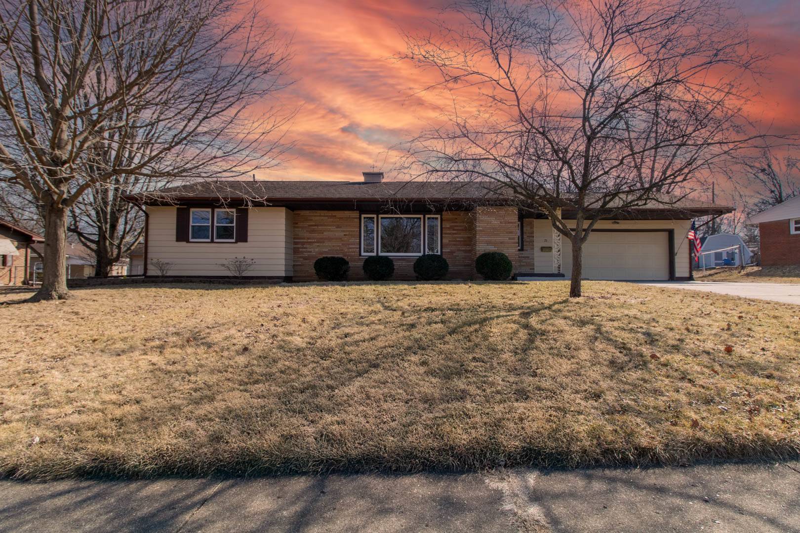 21 Hawthorne DR,  Normal,  IL 61761