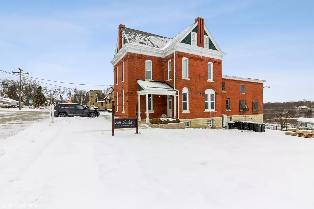 Yorkville, IL 60560,111 W Madison ST