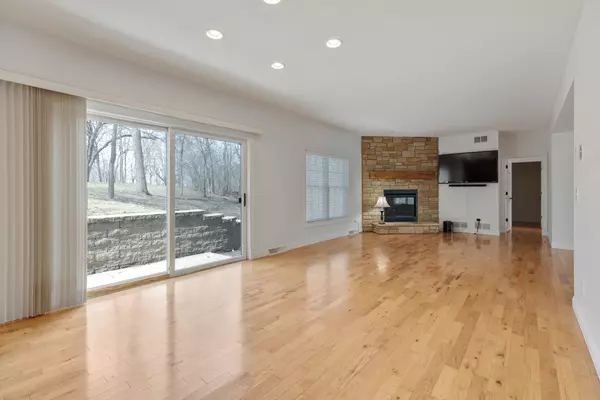 Spring Grove, IL 60081,122 Lincolnwood CT