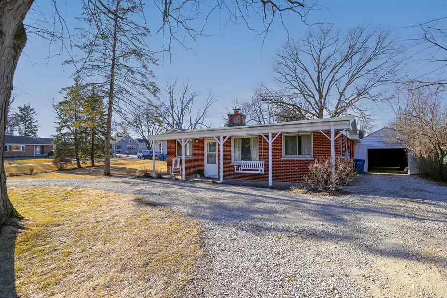 224 James CT, Burlington, IL 60109