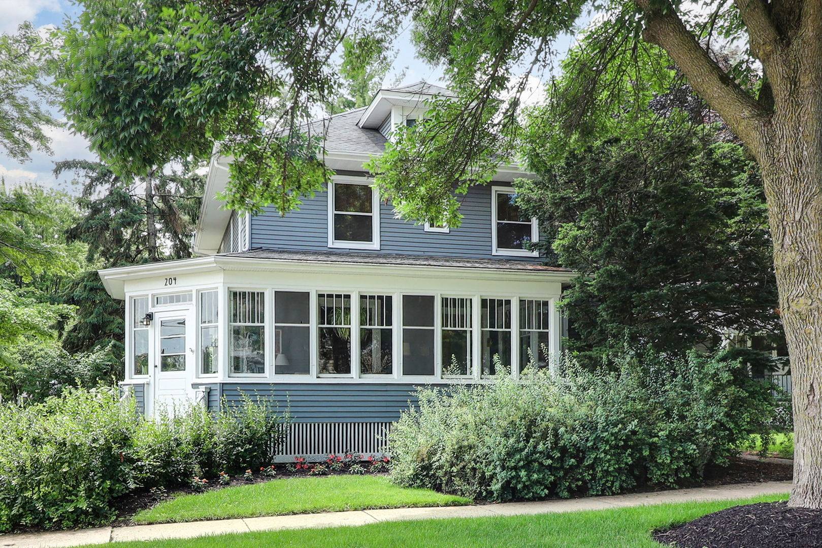 Naperville, IL 60540,204 Spring AVE