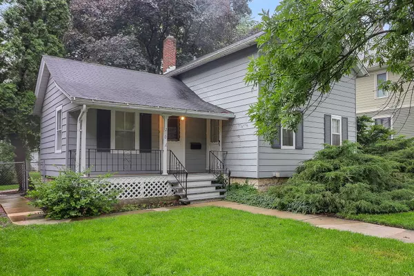 210 Spring AVE, Naperville, IL 60540
