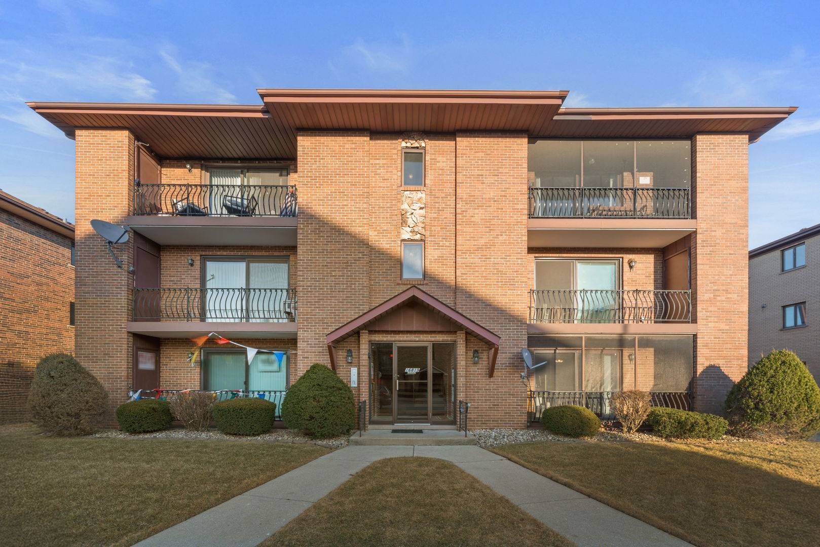 16819 81st AVE #1S, Tinley Park, IL 60477
