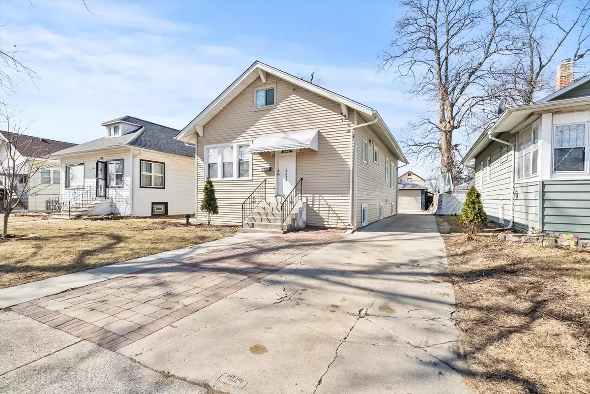 Maywood, IL 60153,2024 S 7th AVE