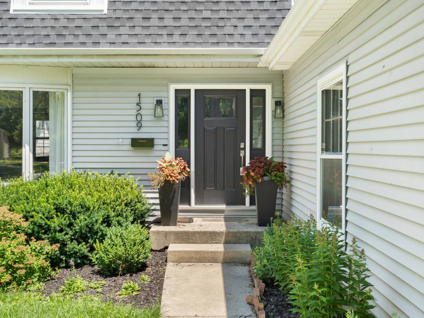 Wheaton, IL 60187,1509 Hill AVE
