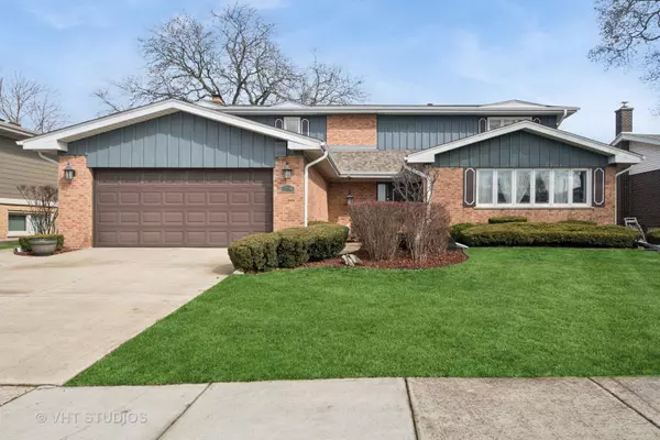 7714 Arcadia ST, Morton Grove, IL 60053