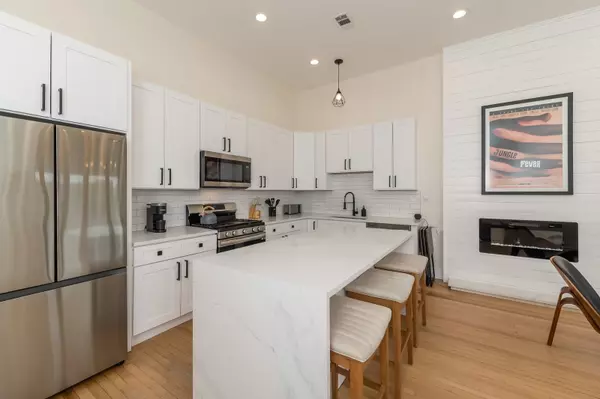 Chicago, IL 60615,350 E 50th ST