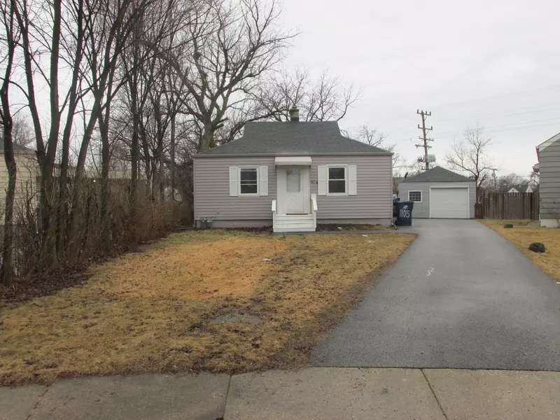 1105 Woodlawn CIR, Waukegan, IL 60085