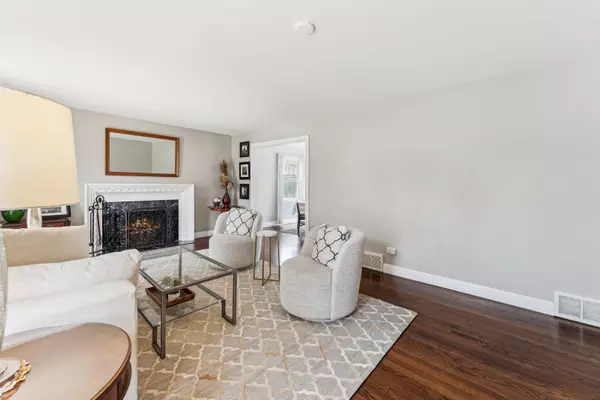 Deerfield, IL 60015,1465 Northwoods CIR