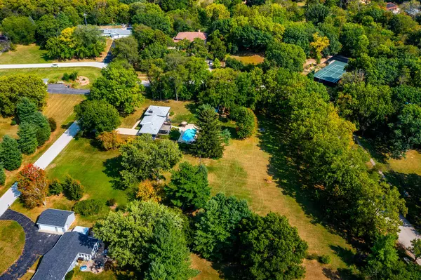 123 Stone Gate DR, Oswego, IL 60543