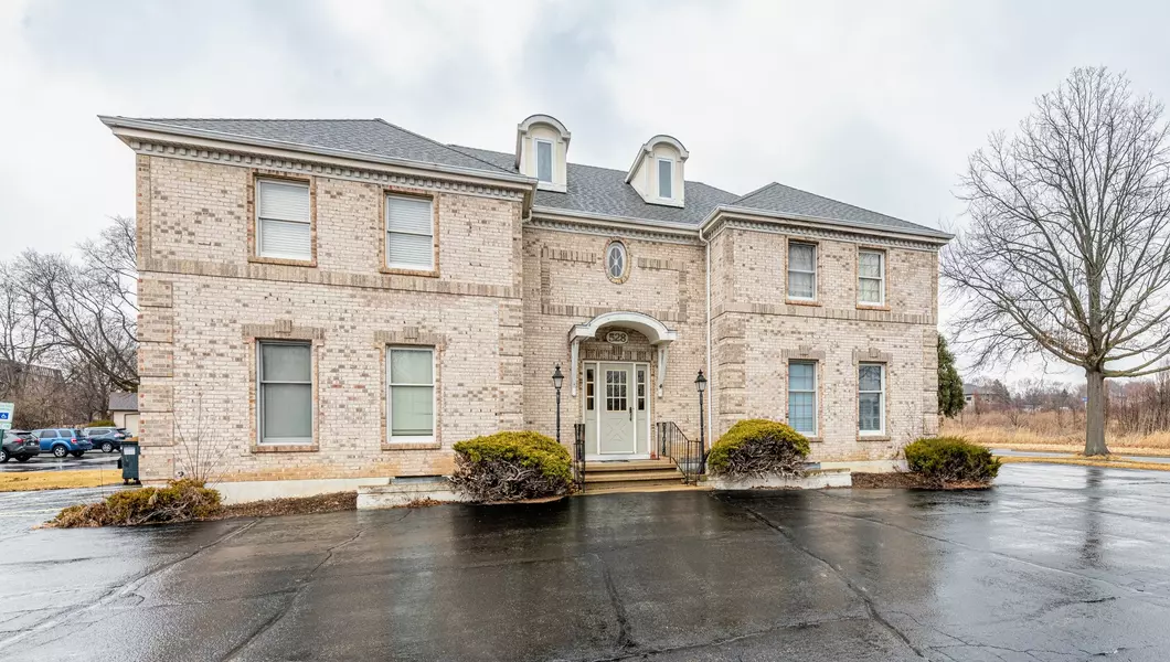 528 Market Loop DR #1, West Dundee, IL 60118