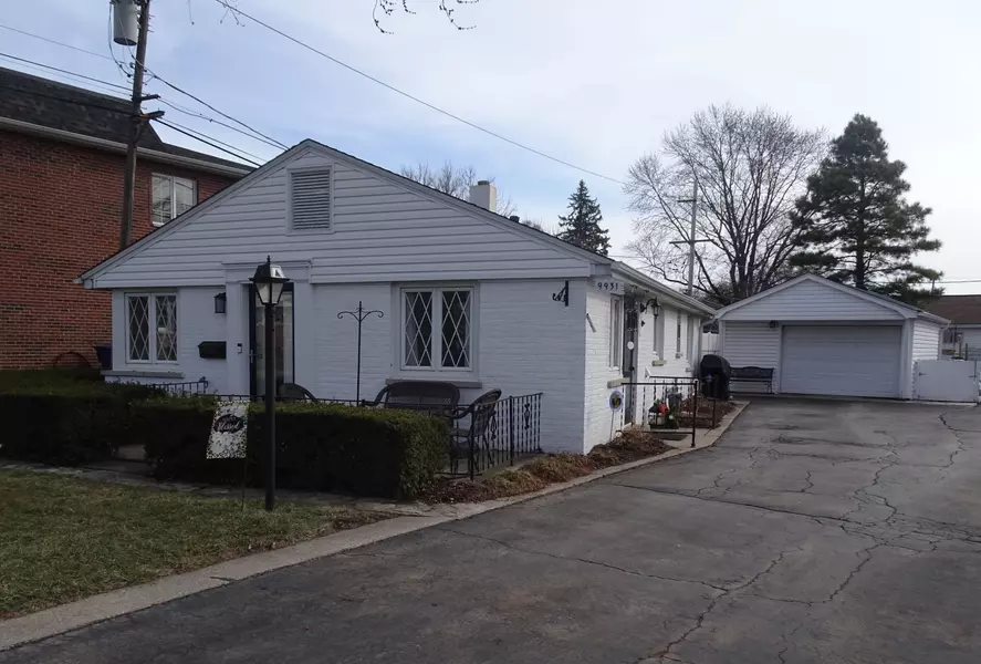 9931 S 52nd AVE, Oak Lawn, IL 60453