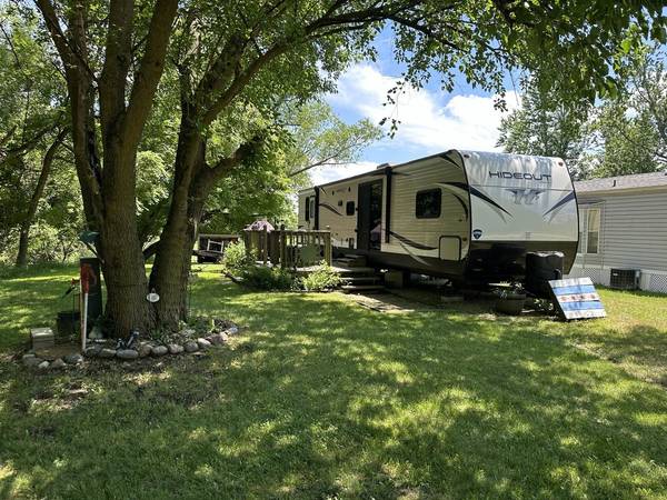 24-22 Woodhaven Lakes, Sublette, IL 61367