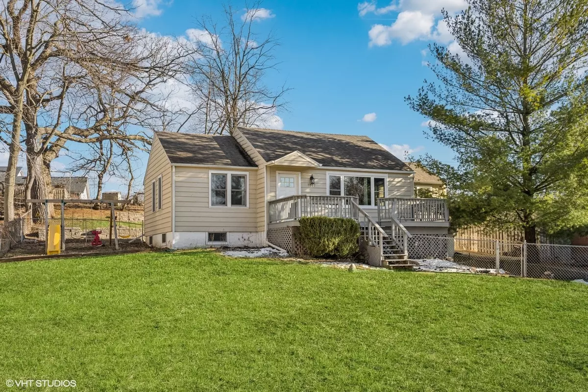 Fox River Grove, IL 60021,1227 Lincoln AVE