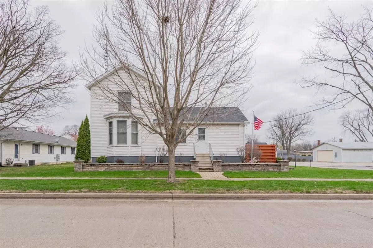 Chenoa, IL 61726,409 E Cemetery ST